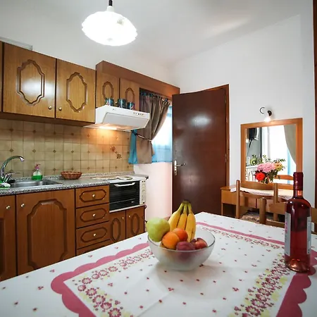 Mary Apartman Ájosz Górdiosz