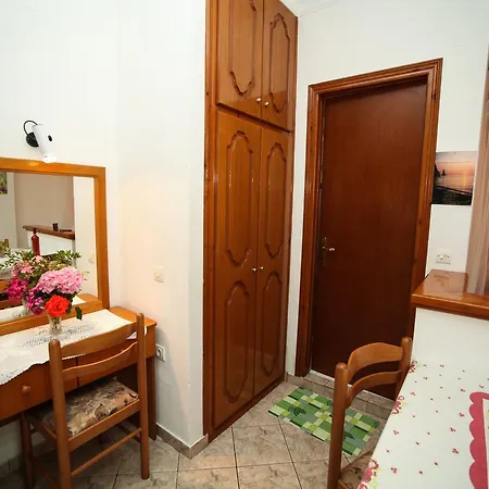 Mary * 阿齐欧斯·贡多斯